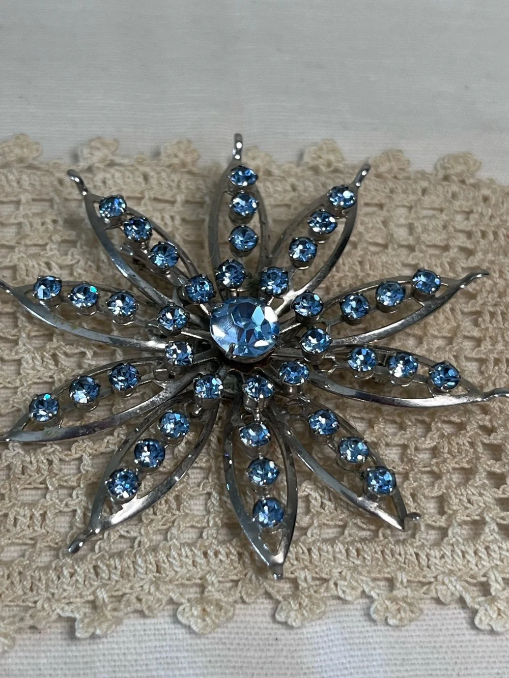 Vintage Blue Rhinestone Starburst Snowflake Brooch Silver Tone Floral Pin 4”